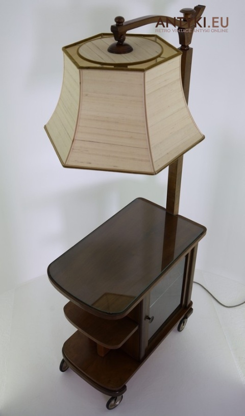 blat ze szkłem na drewnianej szafce retro