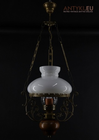 Rustykalna lampa wisząca z epoki – drewniano-mosiężne oświetlenie vintage