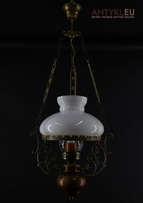 antyczna lampa z mlecznym kloszem