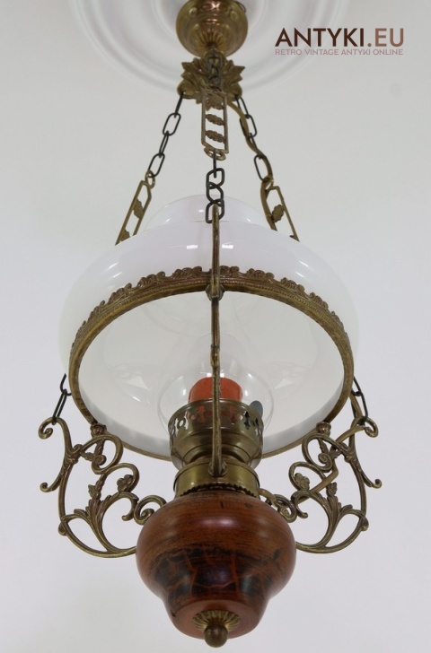 lampa retro z drewnianym elementem