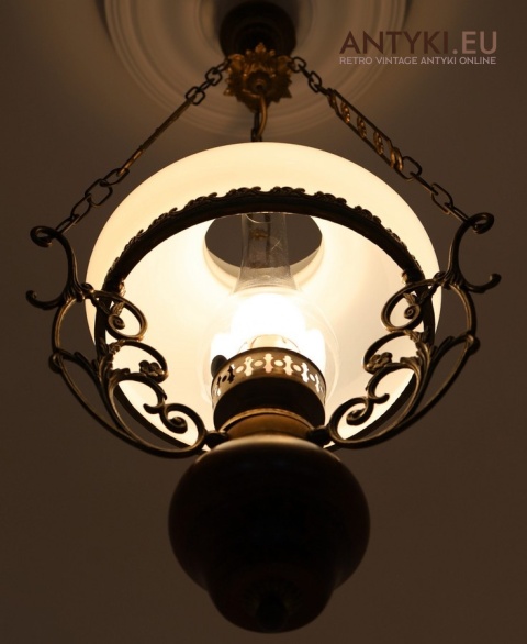 mosiężna lampa vintage do karczmy