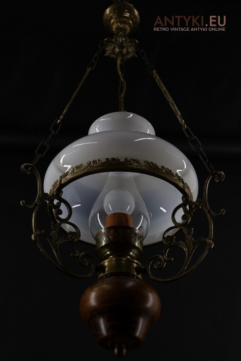 wisząca stara lampa z kominem szklanym