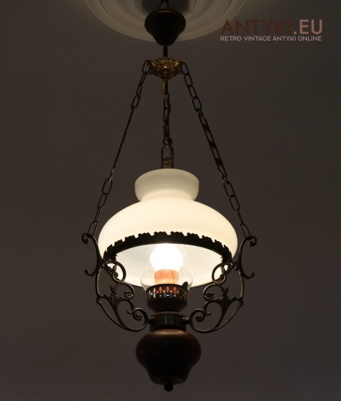 sufitowa antyczna lampa naftowa przerobiona na elektryczną