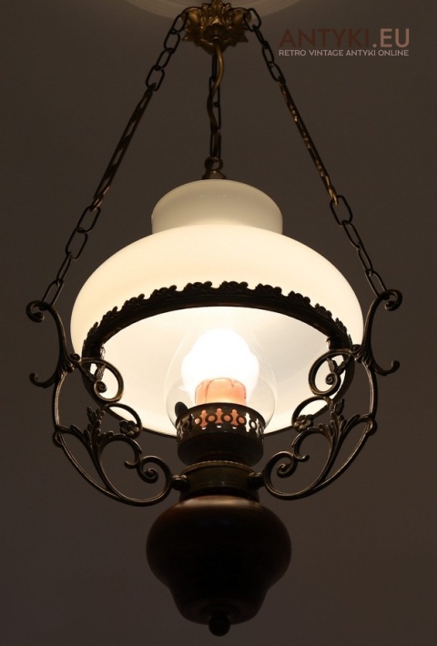 klasyczna lampa z Austrii na sufit