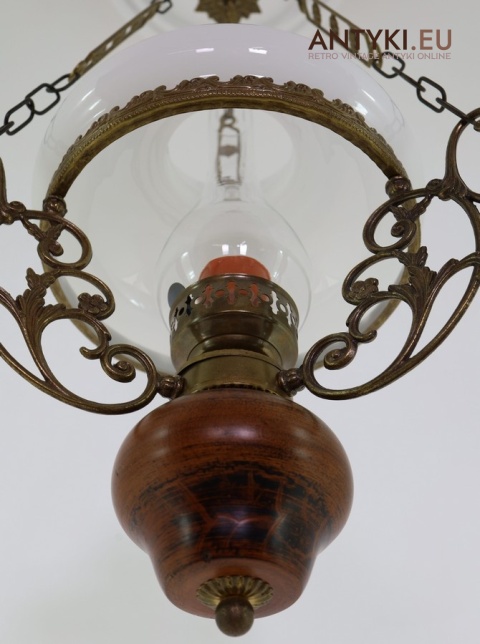 wisząca drewniana lampa retro z epoki