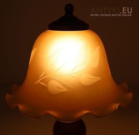 mała lampka stołowa rustykalna