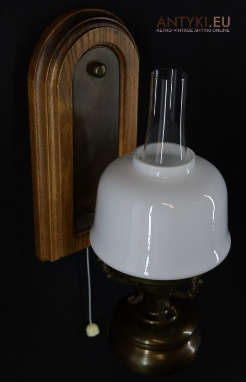 mosiężny kinkiet z litego drewna