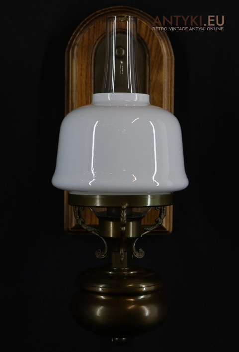 starodawny kinkiet z kominem szklanym