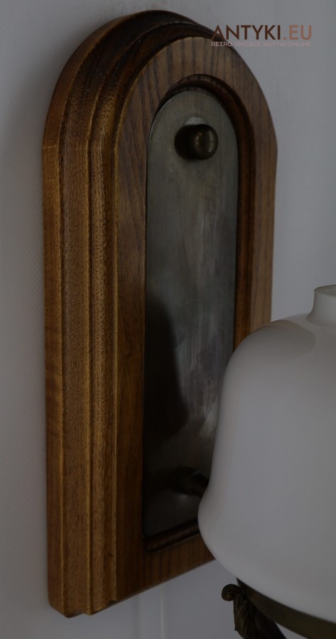 klasyczny kinkiet retro z epoki