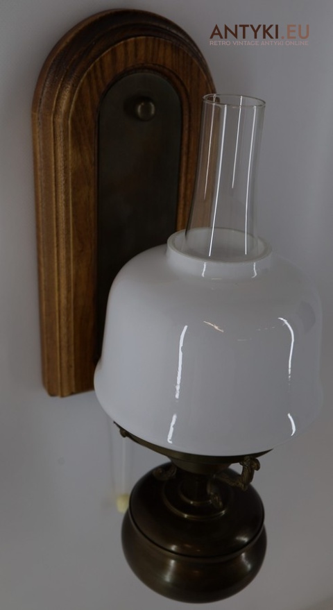 zabytkowy kinkiet rustykalny z kominem