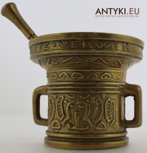 stylowy moździerz mosiężny