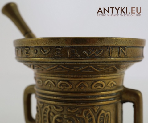 mosiężny moździerz kuchenny