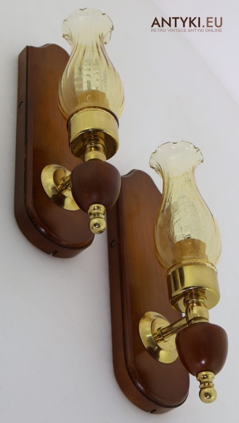 starodawne kinkiety drewniane z kloszami