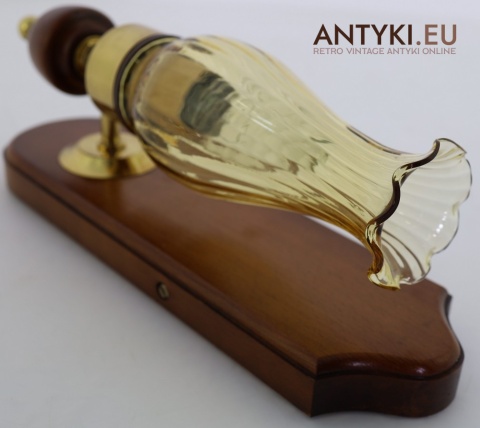 kinkiet drewniany z mosiężnymi detalami