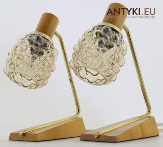 Stylowe lampki biurkowe vintage z epoki – drewno mosiądz i szkło miodowe