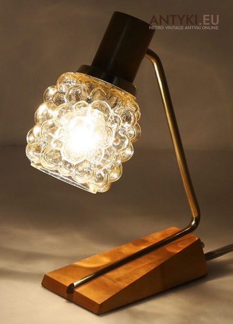 ozdobna lampka z epoki