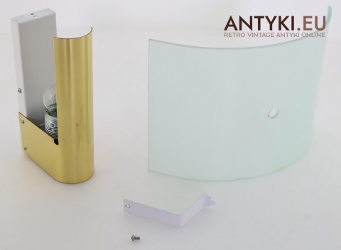 matowe półokrągłe klosze kinkietów retro