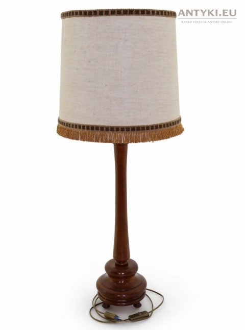 wysoka lampa stojąca vintage