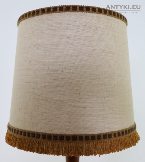 lampa z abażurem materiałowym