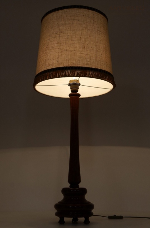 smukła vintage lampa drewniana