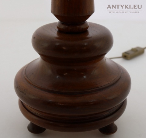 retro lampa stołowa z ciężką stopą