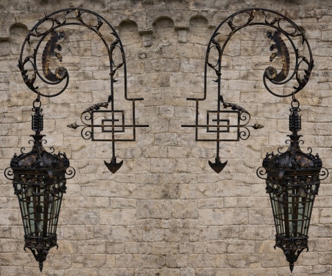 potężne latarnie ścienne do pałacu