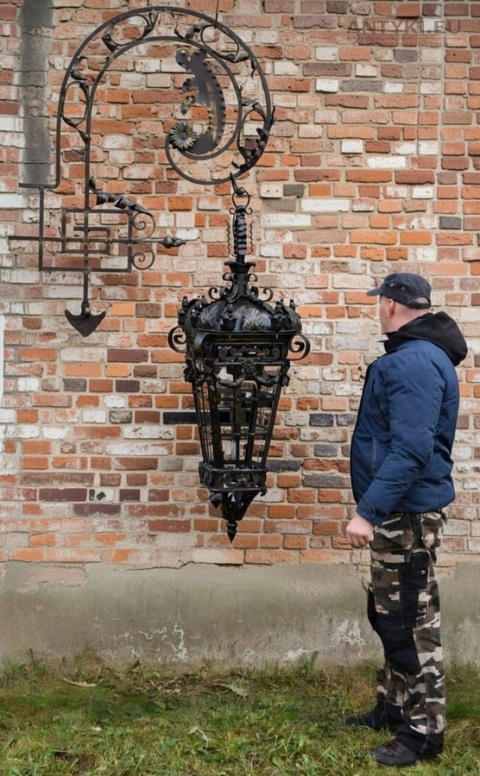 duże latarnie zewnętrzne na brame