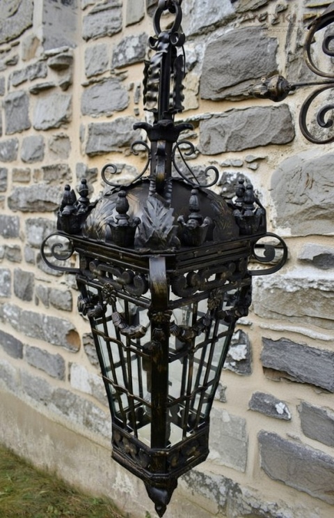 gigantyczny kinkiet do zamku