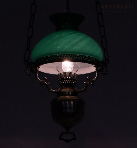 antyczna lampa z zielonym kloszem do ganku