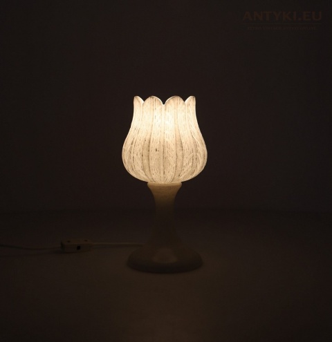 elegancka lampka vintage z epoki