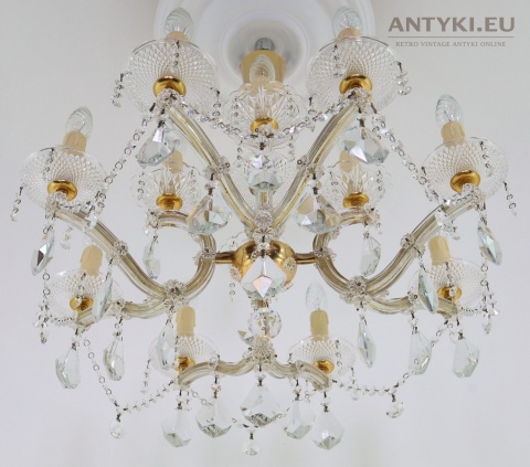 klasyczny żyrandol z epoki z kryształami