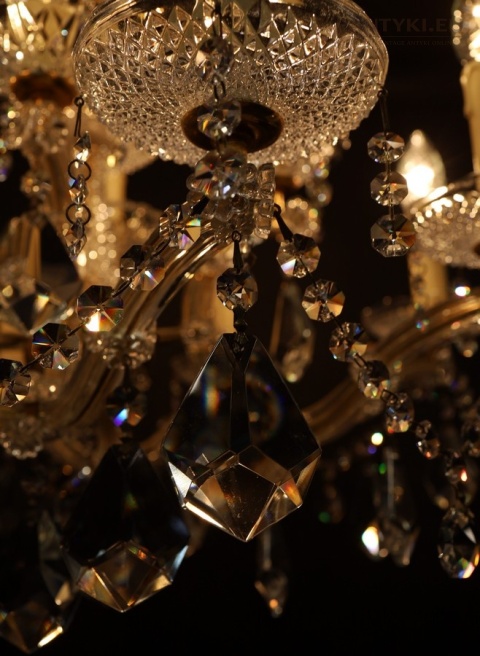 żyrandol pałacowy z kryształów
