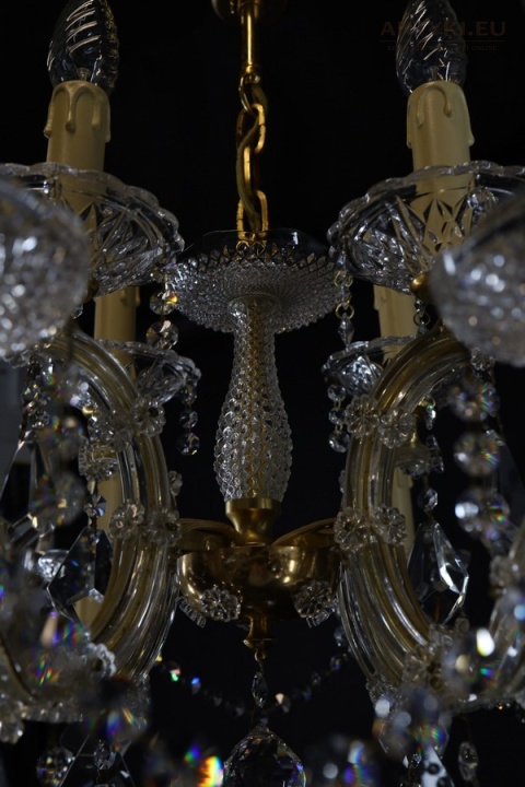 dekoracyjny żyrandol z kryształu