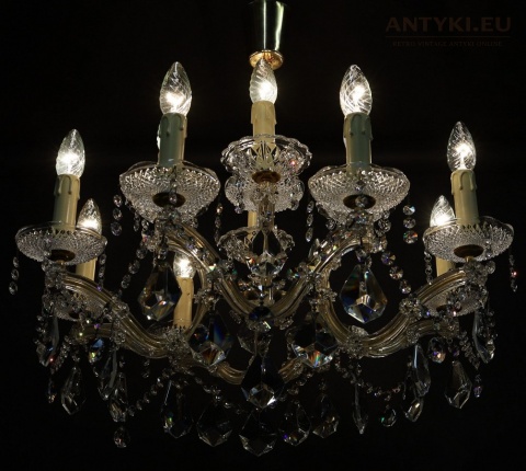 starodawny kryształowy żyrandol klasyczny
