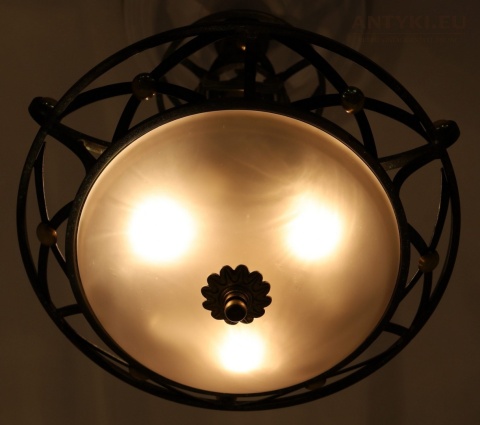 żyrandol z matowym kloszem