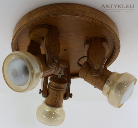 vintage plafon z miodowymi kloszami