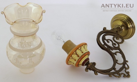 kinkiet z florystycznym szkłem i patyną