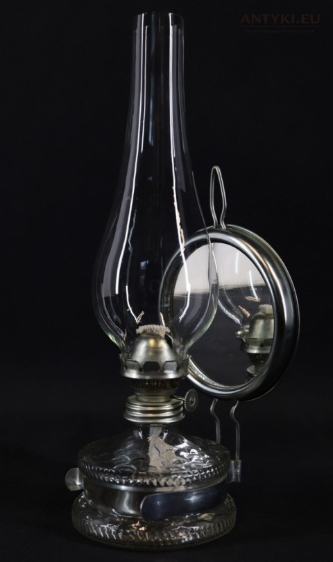 stylowa lampa naftowa ścienna i przenośna vintage
