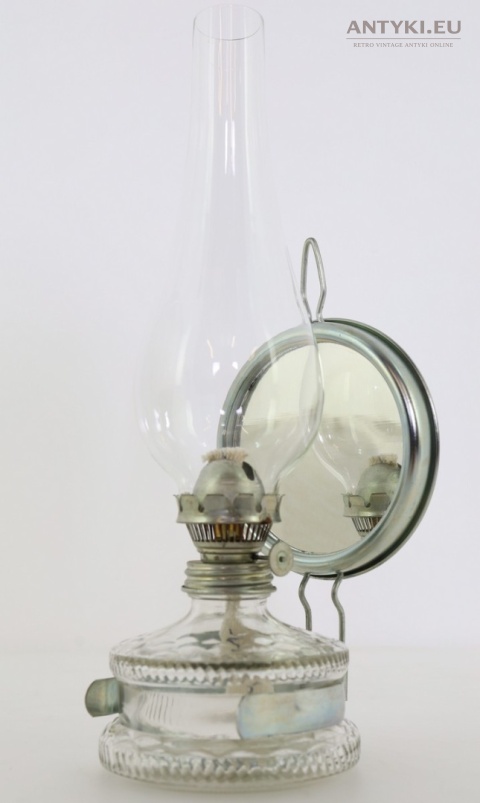 starodawna lampka naftowa z funkcją przenośną