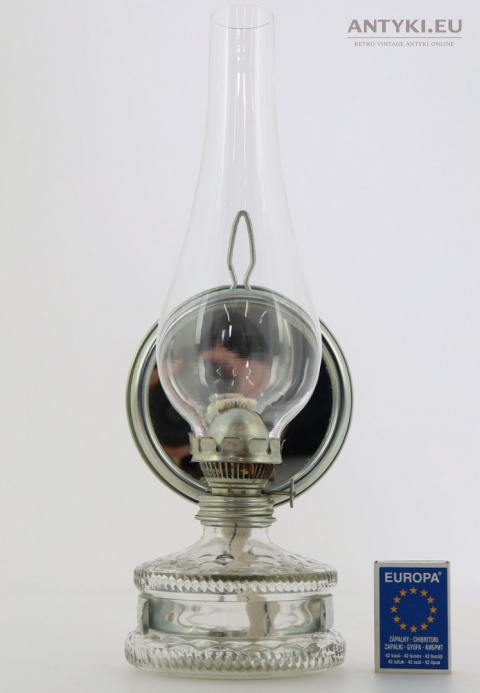 vintage lampka naftowa do dekoracji i użytkowania