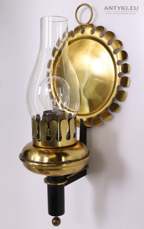 naftowa lampa przerobiona na elektryczną