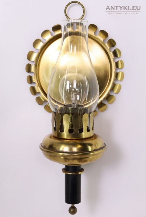 kinkiet inspirowany lampą naftową