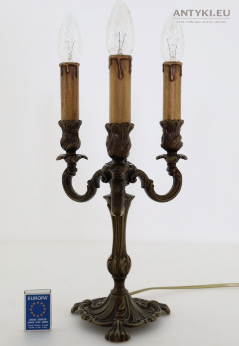 zamkowa antyczna lampa pałacowa