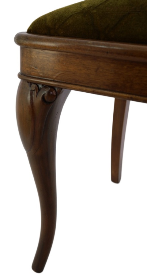 krzesło starodawne tapicerowane