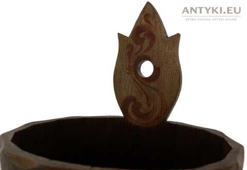 drewniany pojemnik na parasole do gospody