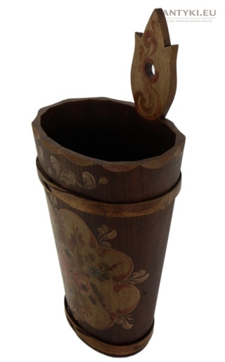 Rustykalna maselnica drewniana / stojak na parasole vintage – ręczne zdobienia, lite drewno, połowa XX wieku