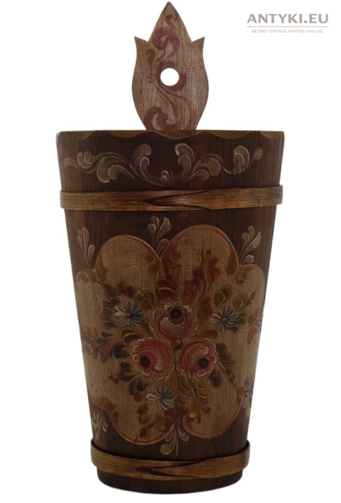 wiejski dekoracyjny stojak drewniany