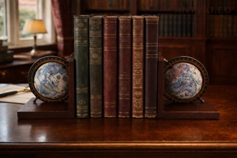vintage podpórki do książek globus