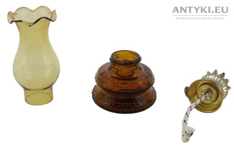 mała lampka naftowa z epoki