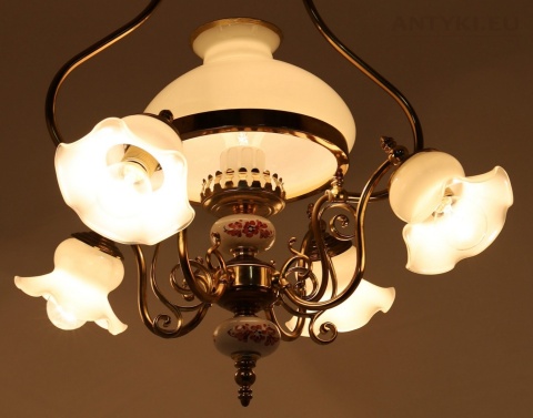 stara lampa mosiężna sufitowa